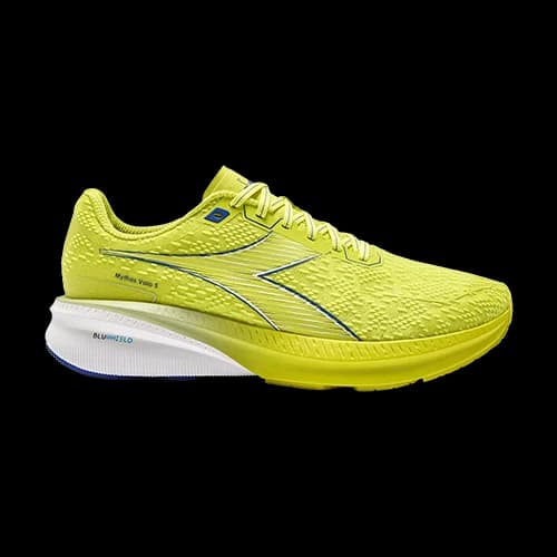 Diadora Mythos Blushield Volo 5, set fra siden